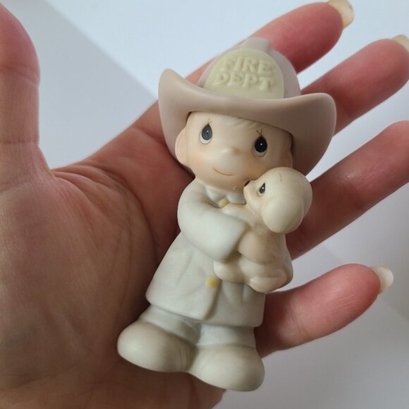Vintage 80s Precious Moments Firefighter Puppy Collectible Porcelain Figurine - Picture 9 of 11